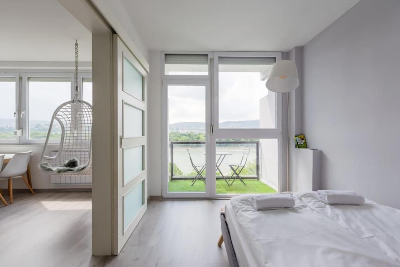 Sunny With An Unbeatable Balcony View Appartamento