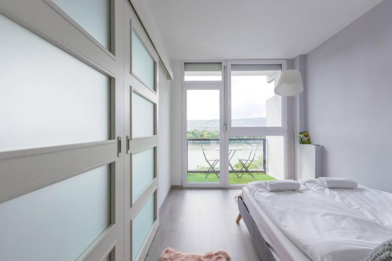 Sunny With An Unbeatable Balcony View Apartment *