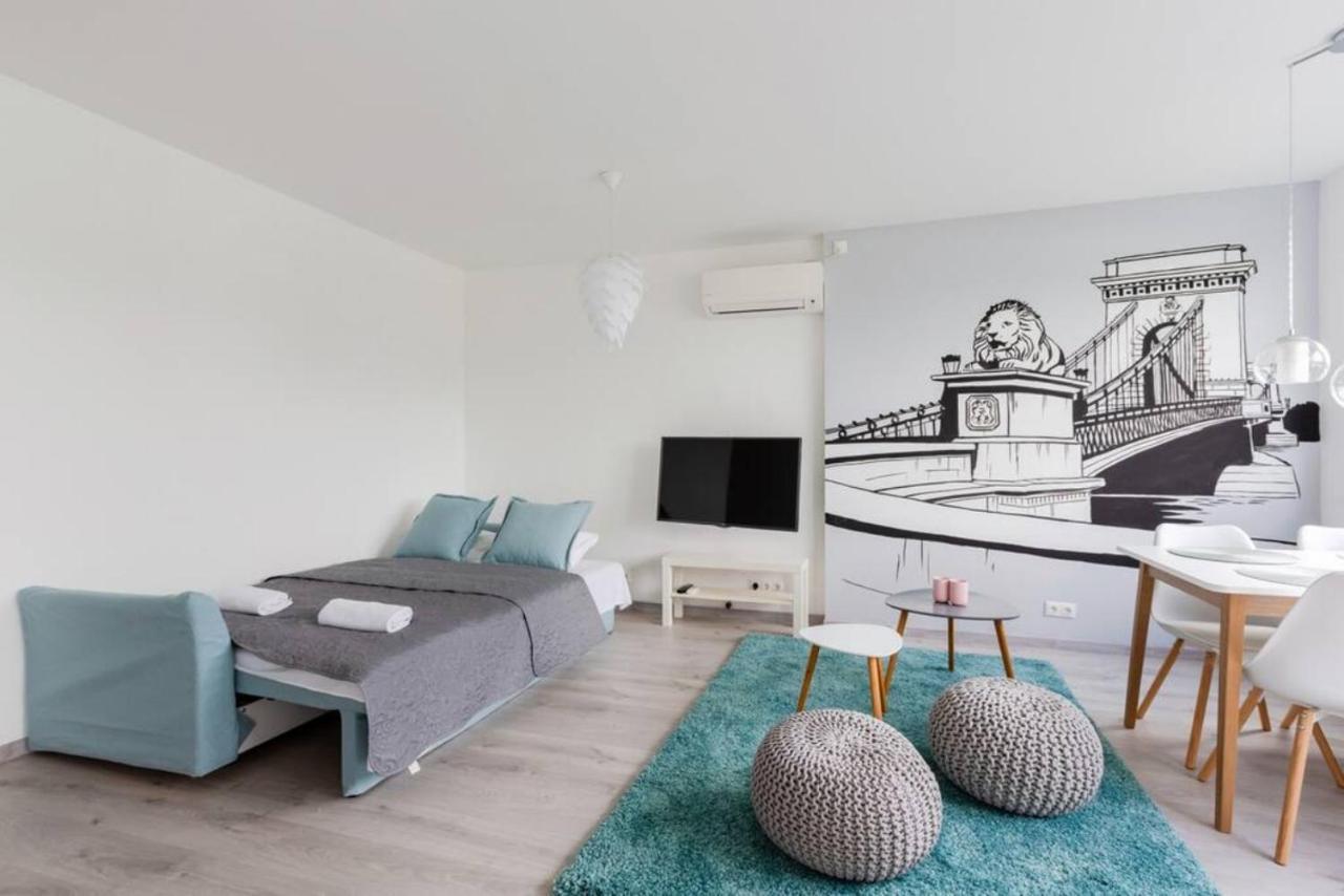 Sunny With An Unbeatable Balcony View Apartment Budapest