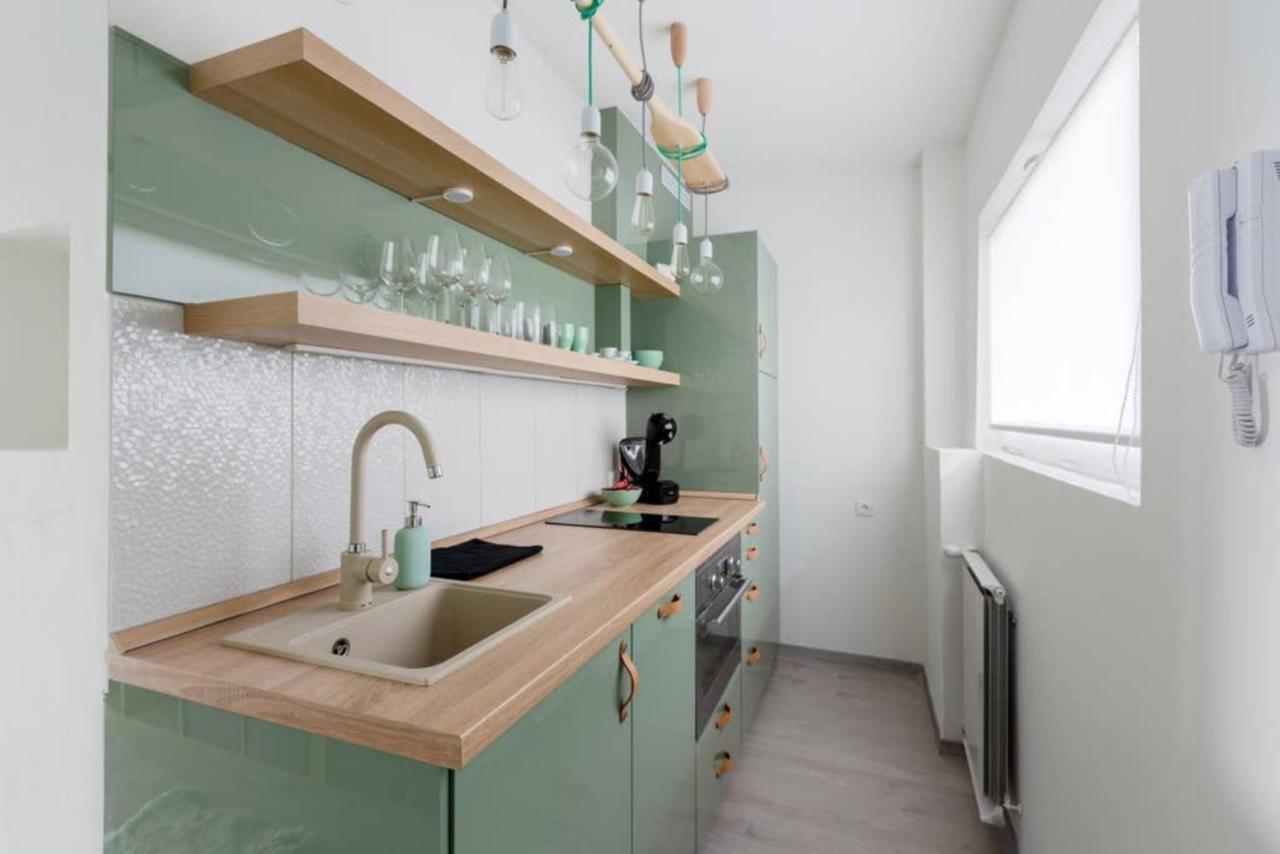 Sunny With An Unbeatable Balcony View Apartment